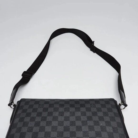 Louis Vuitton Damier Graphite Canvas Daniel MM Messenger Bag - Picture 5 of 11